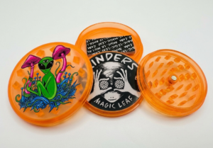 grinder acrílico magic leaf 3 partes diseño "alien & mushrooms" (naranja)